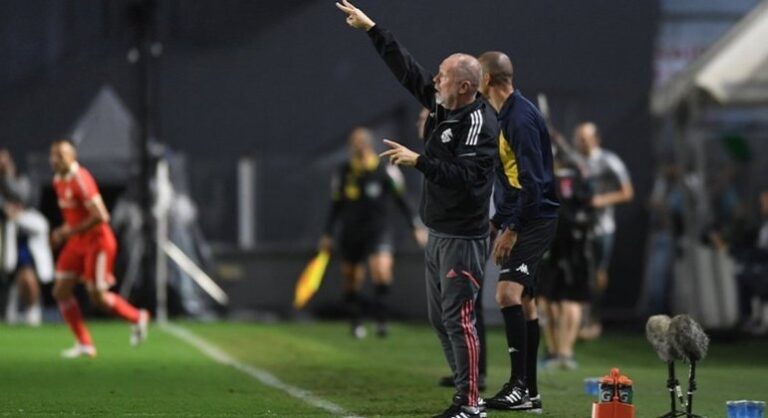 Mano Menezes define substituto de Edenilson para duelo com o Flamengo