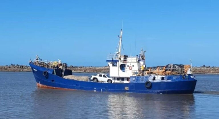 Marinha continua buscas por tripulantes de navio que naufragou no Litoral da Paraíba