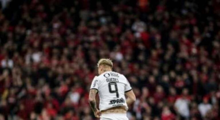 Mesmo com golaço de falta e elogios do treinador do Corinthians, Róger Guedes admite chateação por empate
