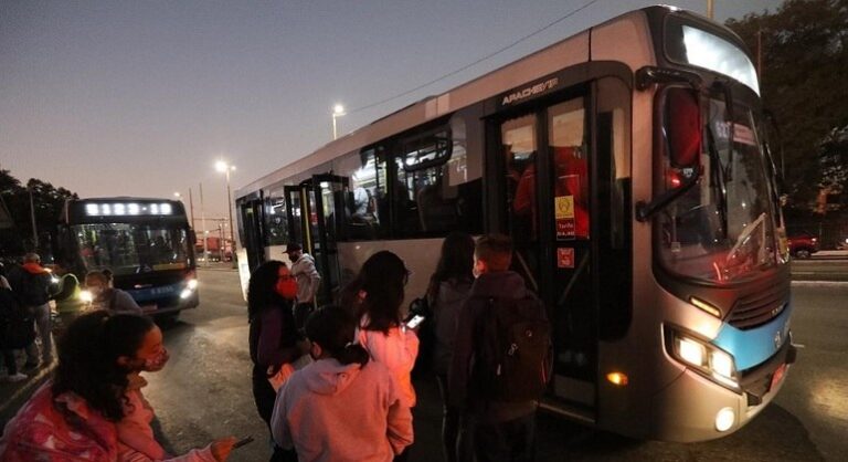 Motoristas encerram greve e ônibus voltam a circular em SP