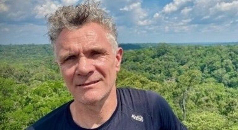 Mulher de jornalista desaparecido na Amazônia pede urgência nas buscas