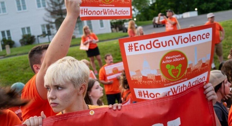 Nova York proíbe venda de armas semiautomáticas para menores de 21 anos