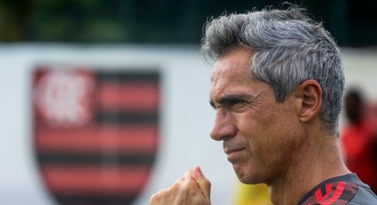Paulo Sousa viaja para sequência de jogos fora de casa, mas permanência é incerta no Flamengo