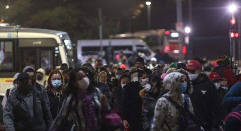 Prefeitura quer aumento do valor da multa às empresas de ônibus em greve e marca nova audiência hoje