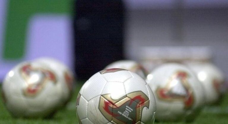 Queda precoce de campeã, surpresas e arbitragem polêmica: a Copa de 2002 para além da Seleção Brasileira
