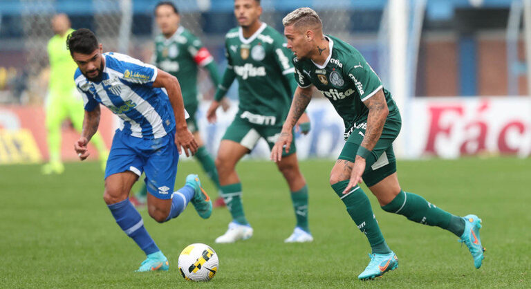 Rafael Navarro vive jejum de 10 jogos sem marcar pelo Palmeiras