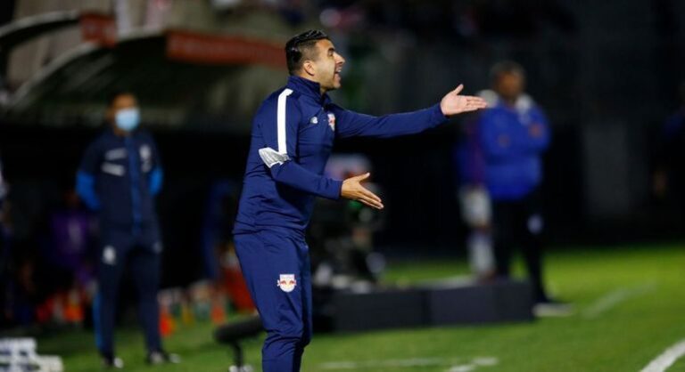 RB Bragantino recebe o Coritiba buscando subir no Brasileirão