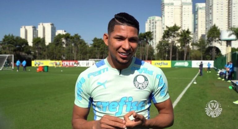 Rony fala sobre igualar Pelé e Zico na Libertadores: ‘Honrado de bater essas marcas pelo Palmeiras’