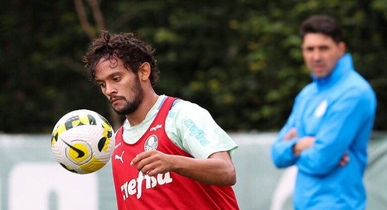 Scarpa treina e fala da expectativa do jogo 200 pelo Palmeiras