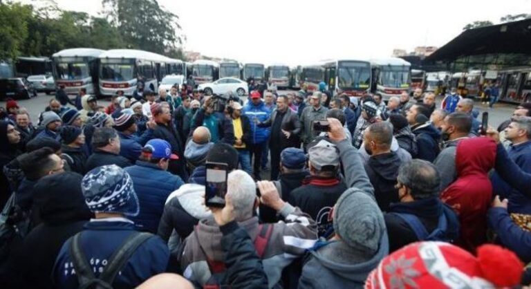 Sindicatos dos motoristas de SP afirma que greve continua até decisão da Justiça sobre salário