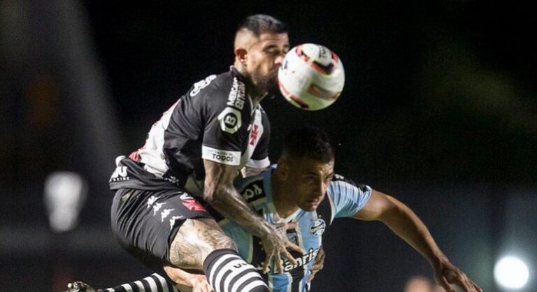 Vasco e Grêmio lutam muito, mas criam pouco e empatam em São Januário pela Série B