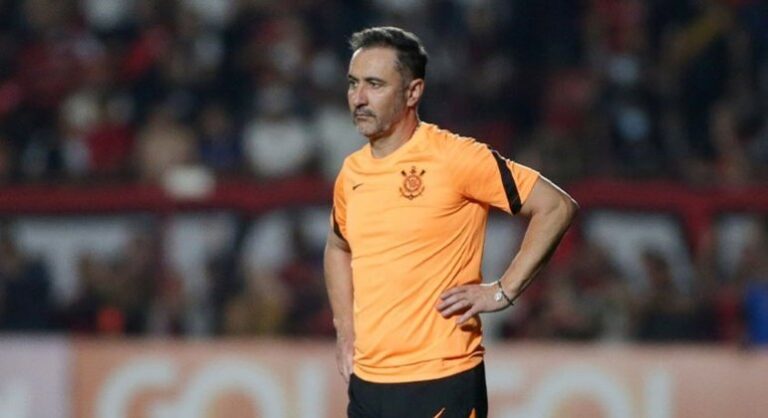 Vítor Pereira destaca raça do Corinthians contra o Atlético-GO: ‘Viemos com o espírito certo’