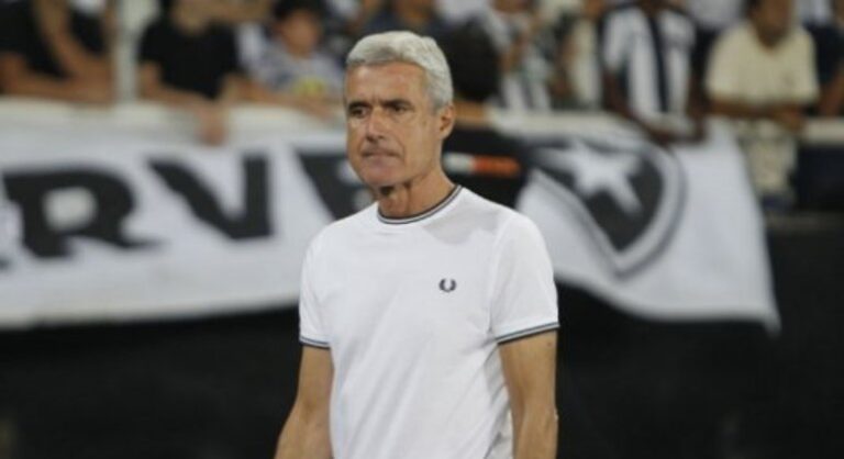 Apesar do revés, Luís Castro cita desfalques, elogia torcida e empenho do Botafogo: ‘Trabalhamos muito’
