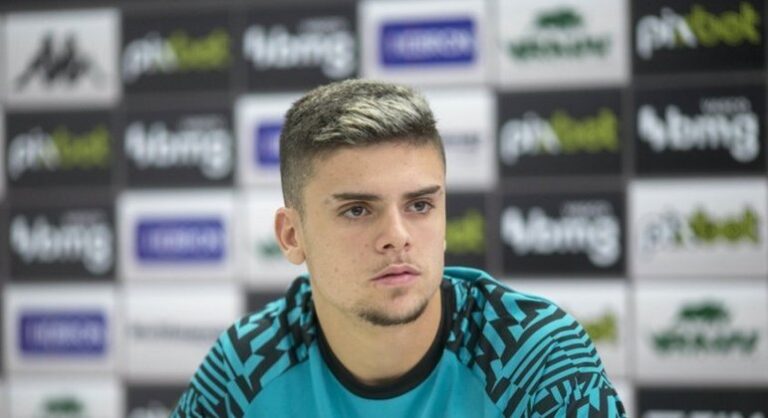 Após cumprir suspensão na Série B, Gabriel Pec revela intensa semana de treinos no Vasco