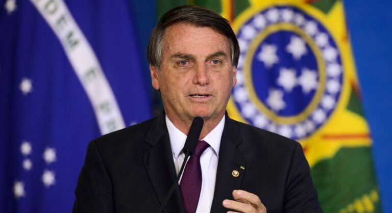 Bolsonaro parabeniza Polícia Militar por operação no RJ