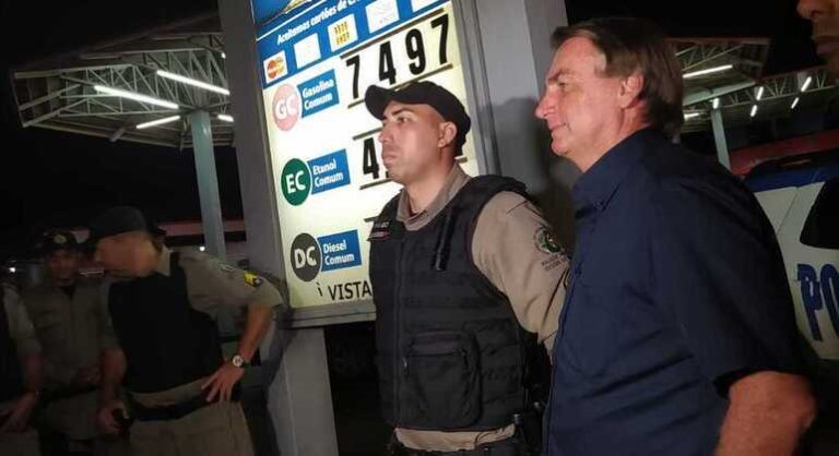 Bolsonaro quer visitar postos de combustíveis para conferir preços