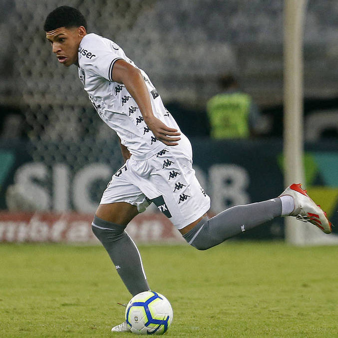 Botafogo ‘dá chapéu’ no Flamengo e acerta retorno de Luís Henrique