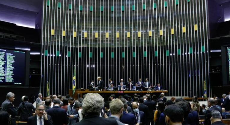 Câmara rejeita tornar permanente o Auxílio Brasil de R$ 600