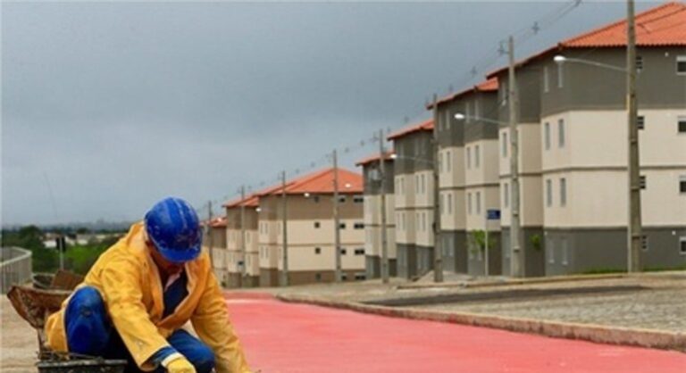 Casa Verde e Amarela sofre com custos de construção e queda no poder de compra 