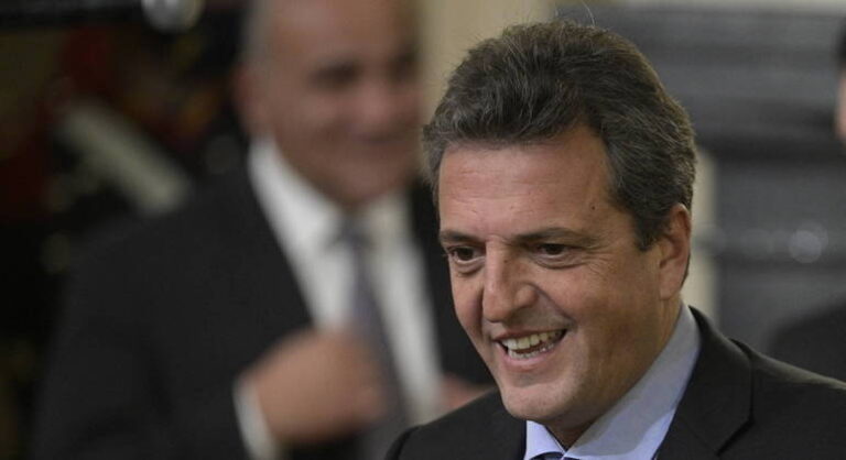 Com Argentina mergulhada em crise, presidente cria ‘superministério’ da Economia 