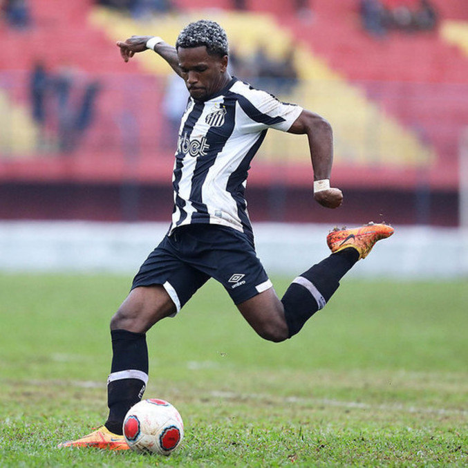 Com duas lesões diagnosticadas, atacante Renyer será operado