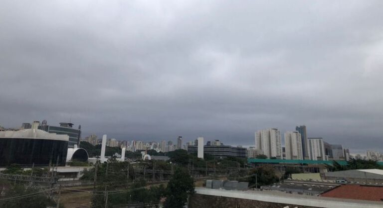 Com máxima de 24°C, São Paulo tem previsão de chuva fraca hoje