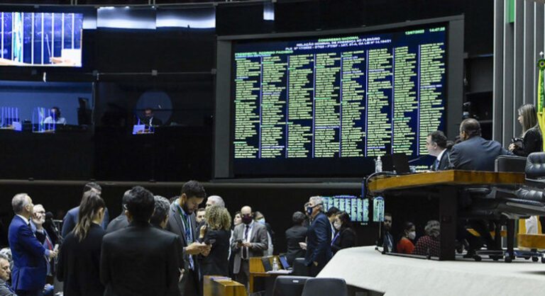 Congresso derruba proposta que reduziria verba para fundo de ciência e tecnologia