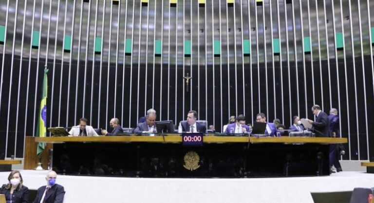 Congresso vota vetos ao marco legal das ferrovias e à revogação da Lei de Segurança Nacional