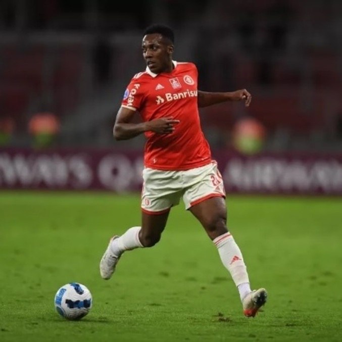 Corinthians pode lucrar com venda de lateral do Internacional
