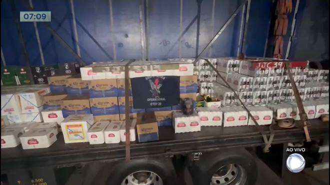 Criminosos rendem caminhoneiro e roubam 437 caixas de cerveja