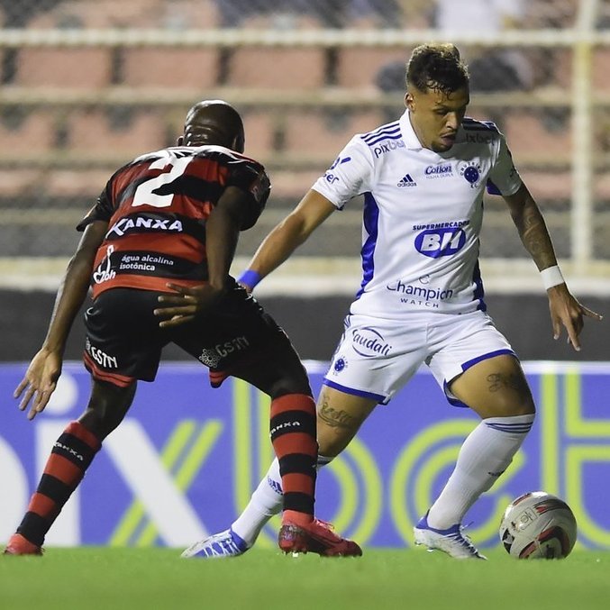 Cruzeiro sofre gol mesmo com um a mais e fica no empate com o Ituano