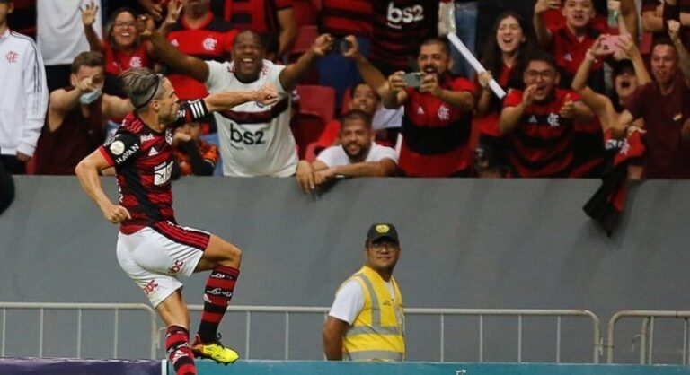 Diego celebra fim de jejum de gols no Flamengo e avisa: ‘Mais vivos do que nunca’
