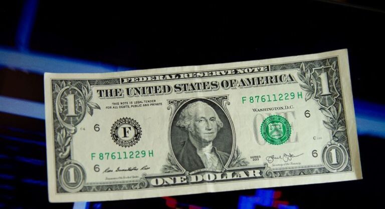 Dólar em forte queda e Ibovespa em alta firme com juros nos Estados Unidos