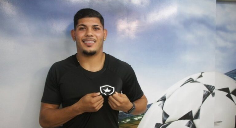 El Toro fica! Botafogo renova com Erison até 2025