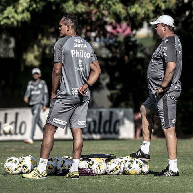 Em momento tenso e turbulento, Santos recebe o Atlético-GO