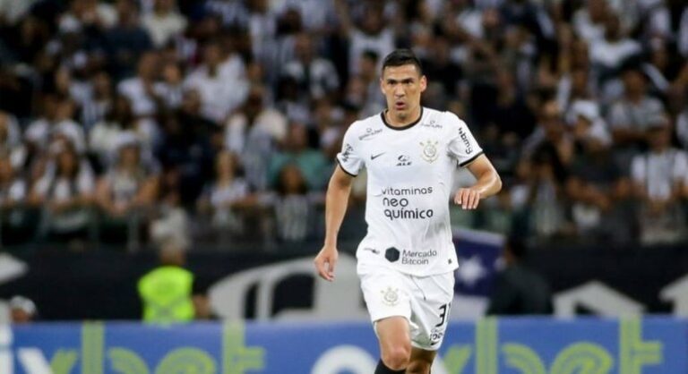 Em súmula, árbitro relata garrafa arremessada pela torcida do Galo em direção a Balbuena, do Corinthians