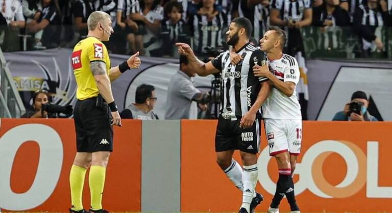 Hulk revela tom de ameaça de Daronco após reclamação sobre pênalti; veja