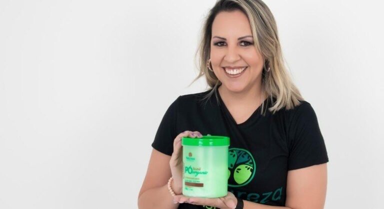 Influenciadora Kelly Eva relembra início difícil como empreendedora e hoje exporta produtos para 55 países