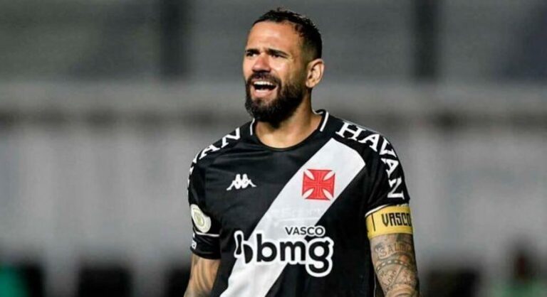Leandro Castán, ex-zagueiro de Corinthians e Vasco, anuncia aposentadoria aos 35 anos