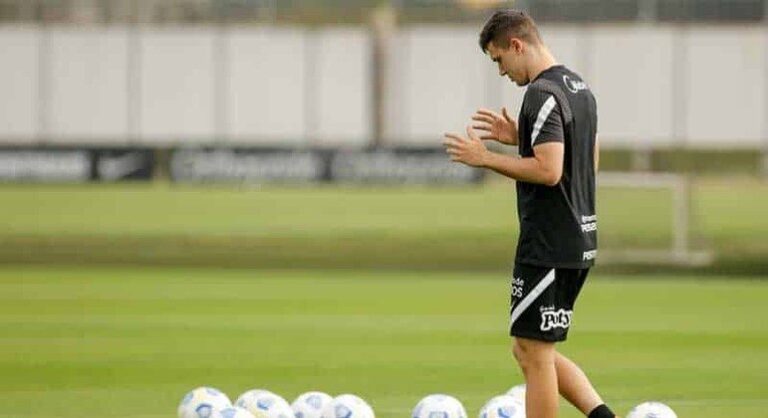 Lucas Piton tem suspeita de fratura no pé no Corinthians