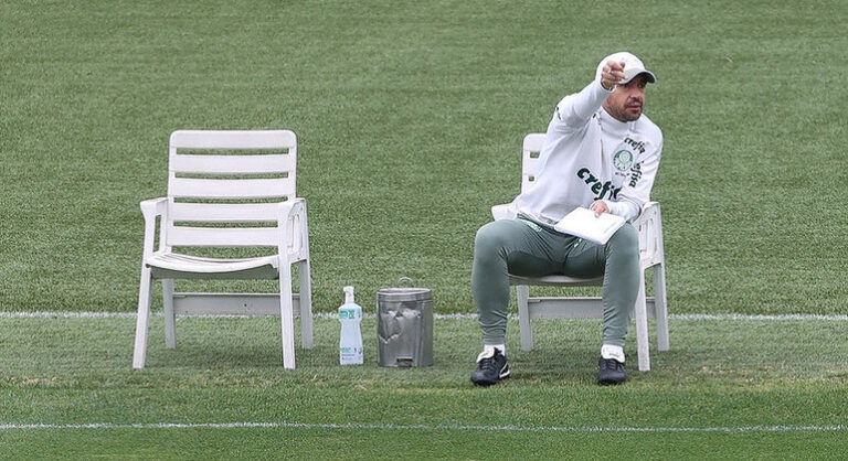 No Brasileirão 2022, apenas três técnicos estrangeiros estão há mais de um ano no cargo