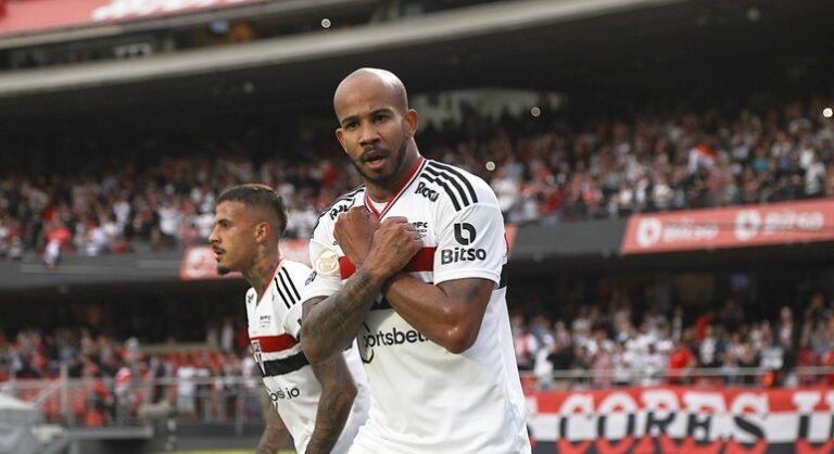 Patrick é substituído com dores e se torna preocupação no São Paulo