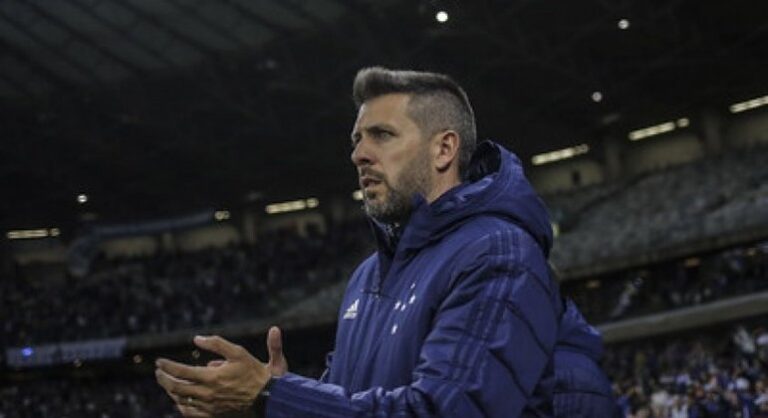 Pezzolano elogia atuação do Cruzeiro e reafirma foco na Série B: ‘O mais importante é o acesso’