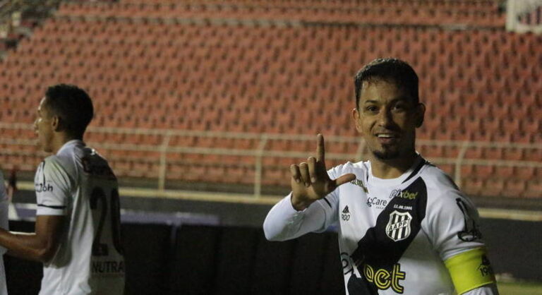 Ponte Preta comemora fim do primeiro turno fora do Z4 da Série B