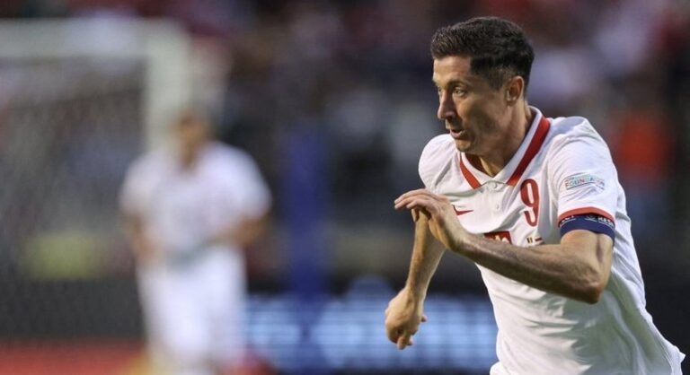 Presidente do Barcelona confirma proposta por Lewandowski