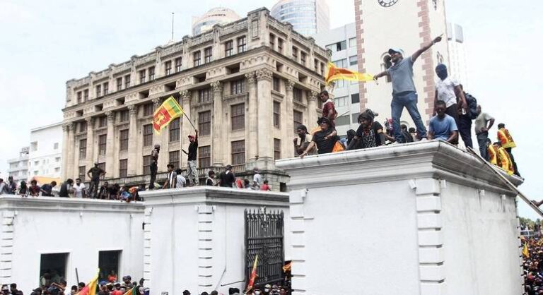 Presidente do Sri Lanka foge de residência oficial antes de ataque de manifestantes