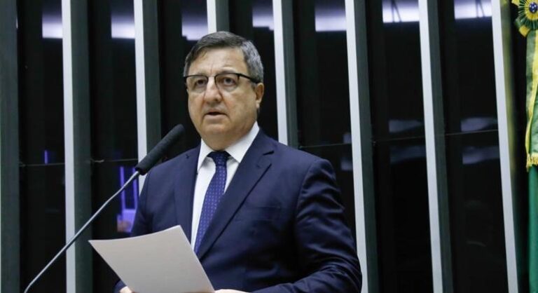 Relator da PEC dos Benefícios desiste de incluir vale-Uber e de retirar estado de emergência