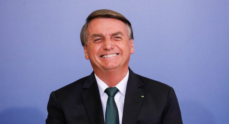‘Se não sou eu, esse Brasil já estava no buraco’, afirma Bolsonaro