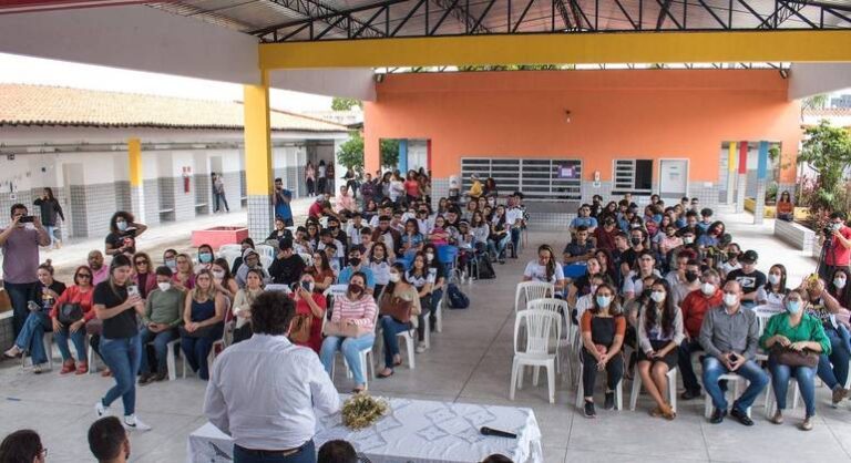 Secretaria de Educação da PB abre 400 vagas para intercâmbio em seis países