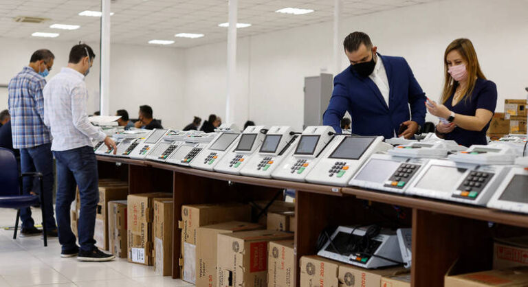 Servidores da Abin defendem segurança das urnas eletrônicas